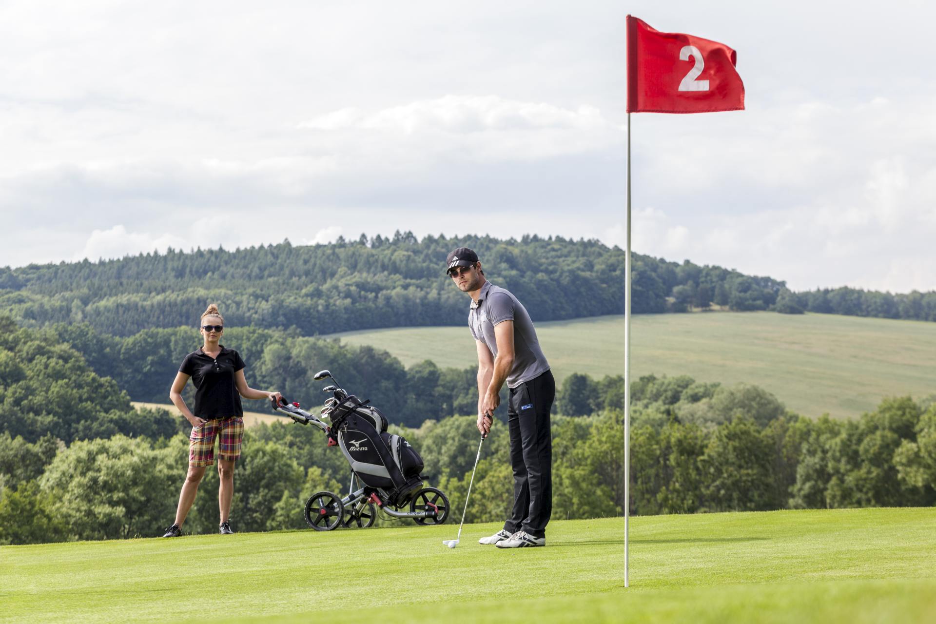 Golfové hřiště v krajině u Resortu Kostelec