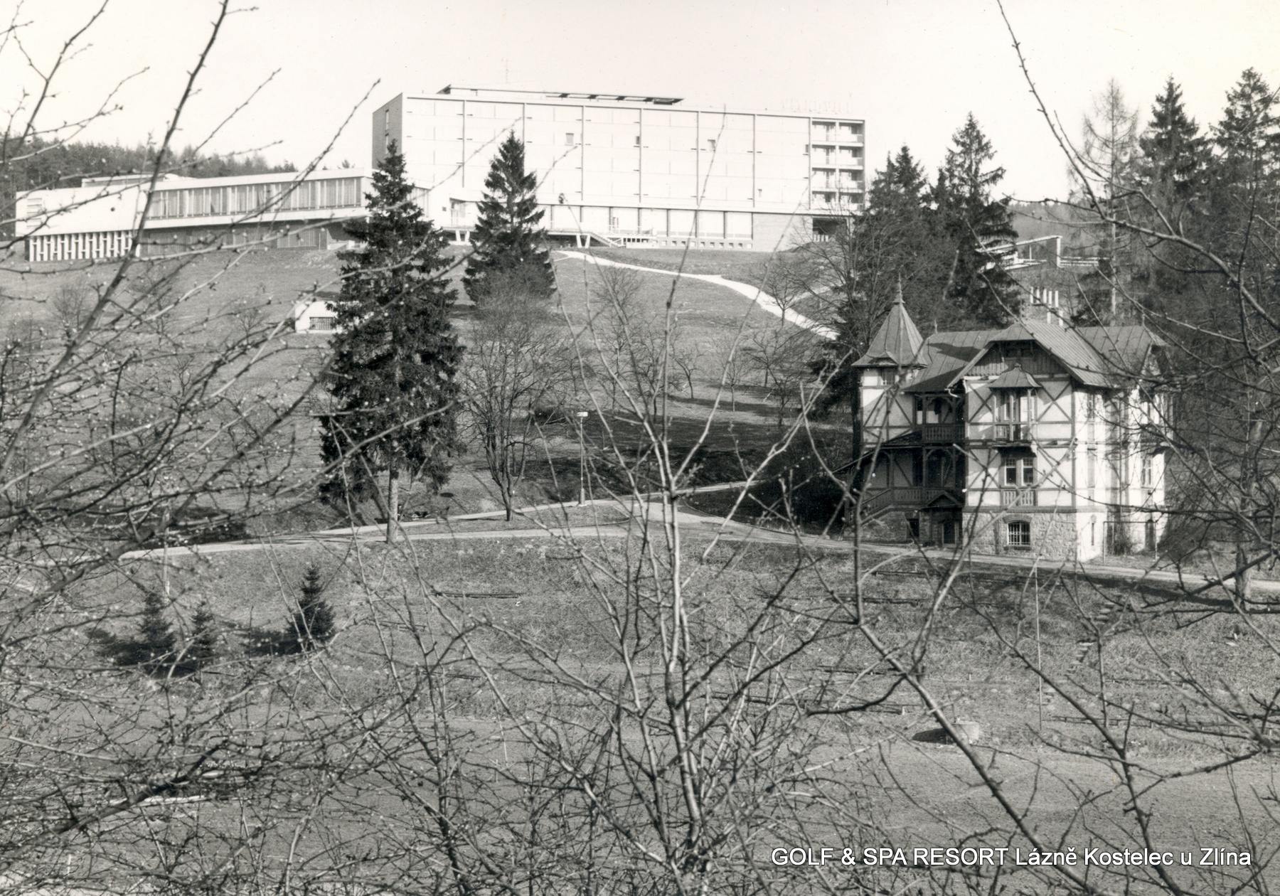 Historická fotografie Lázní Kostelec